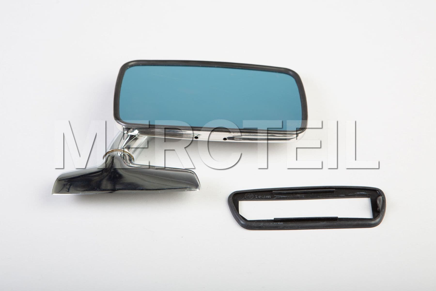 Buy the spare part BMW 51161822076 exterior mir