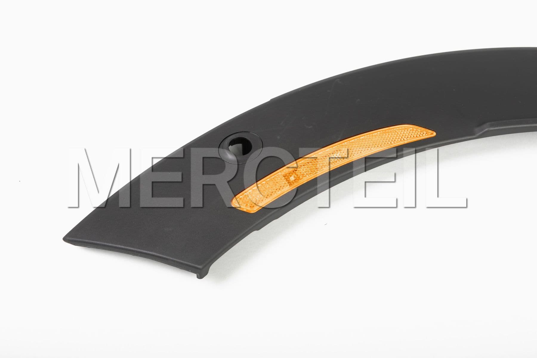 Buy the spare part BMW 51779881385 cover wheel