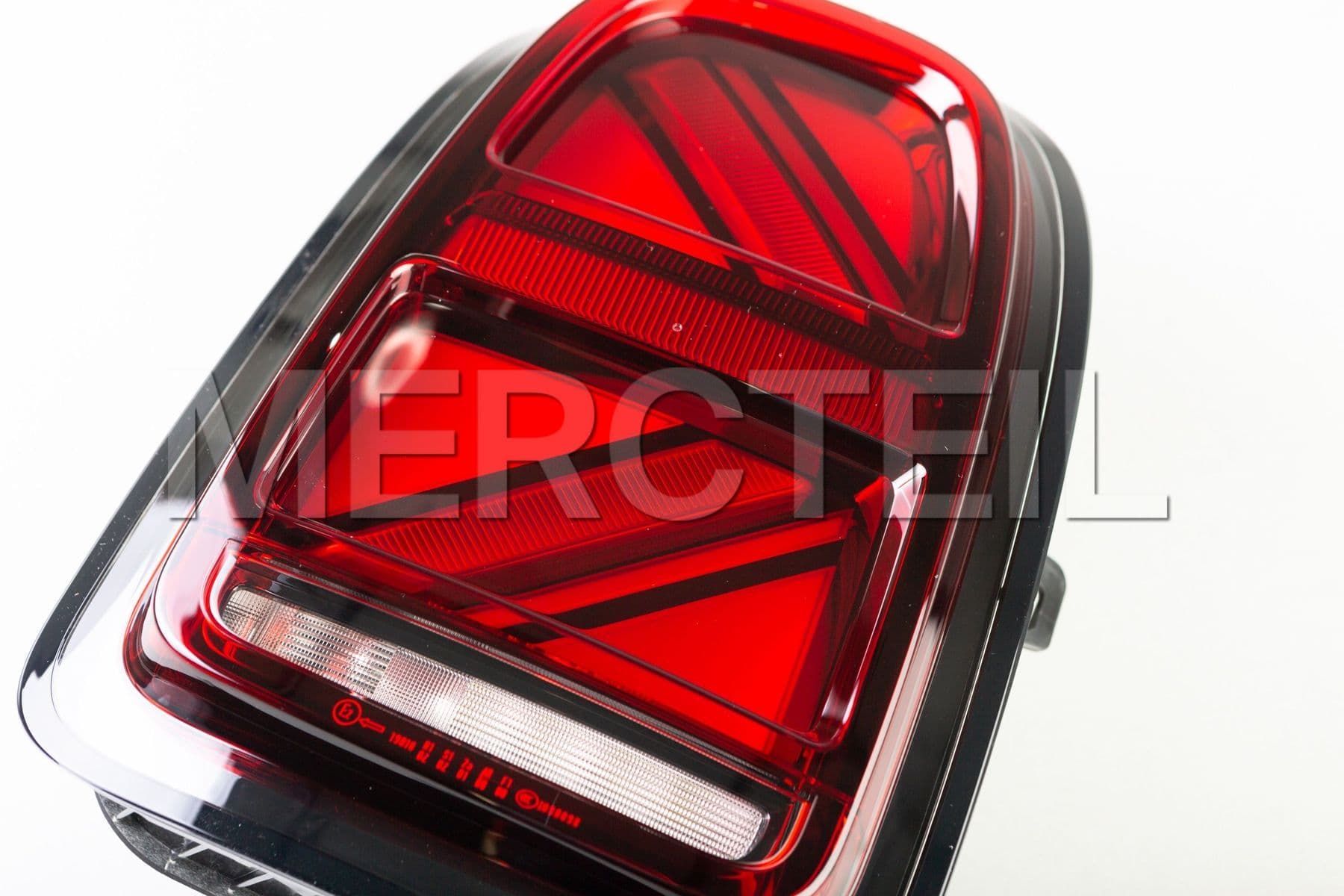 Buy the spare part BMW 63218492475 tail light