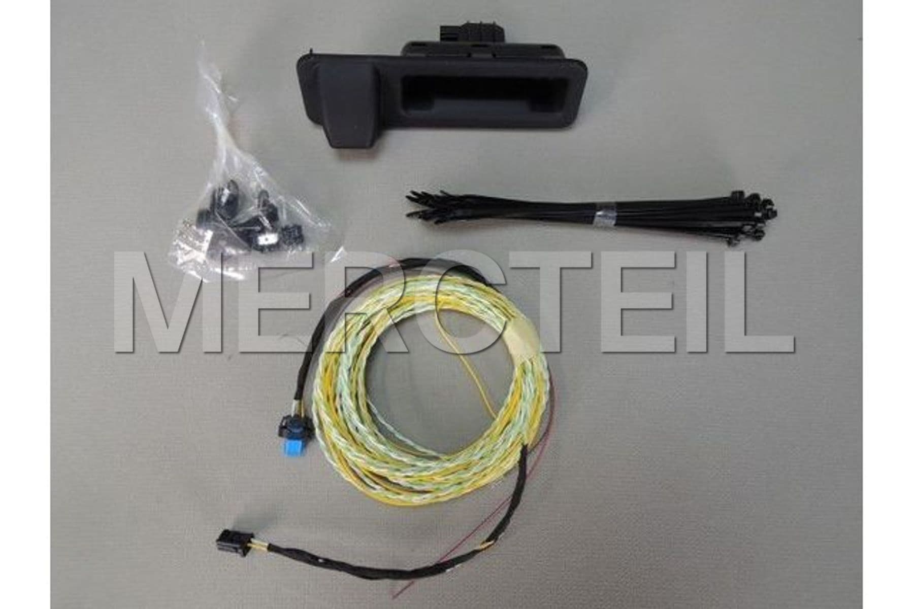 Buy the spare part BMW 66212450878 reversing ca