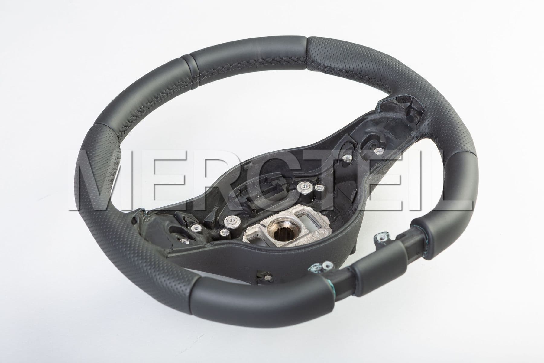 Buy the spare part Mercedes-Benz A00046084139E38 steering wheel