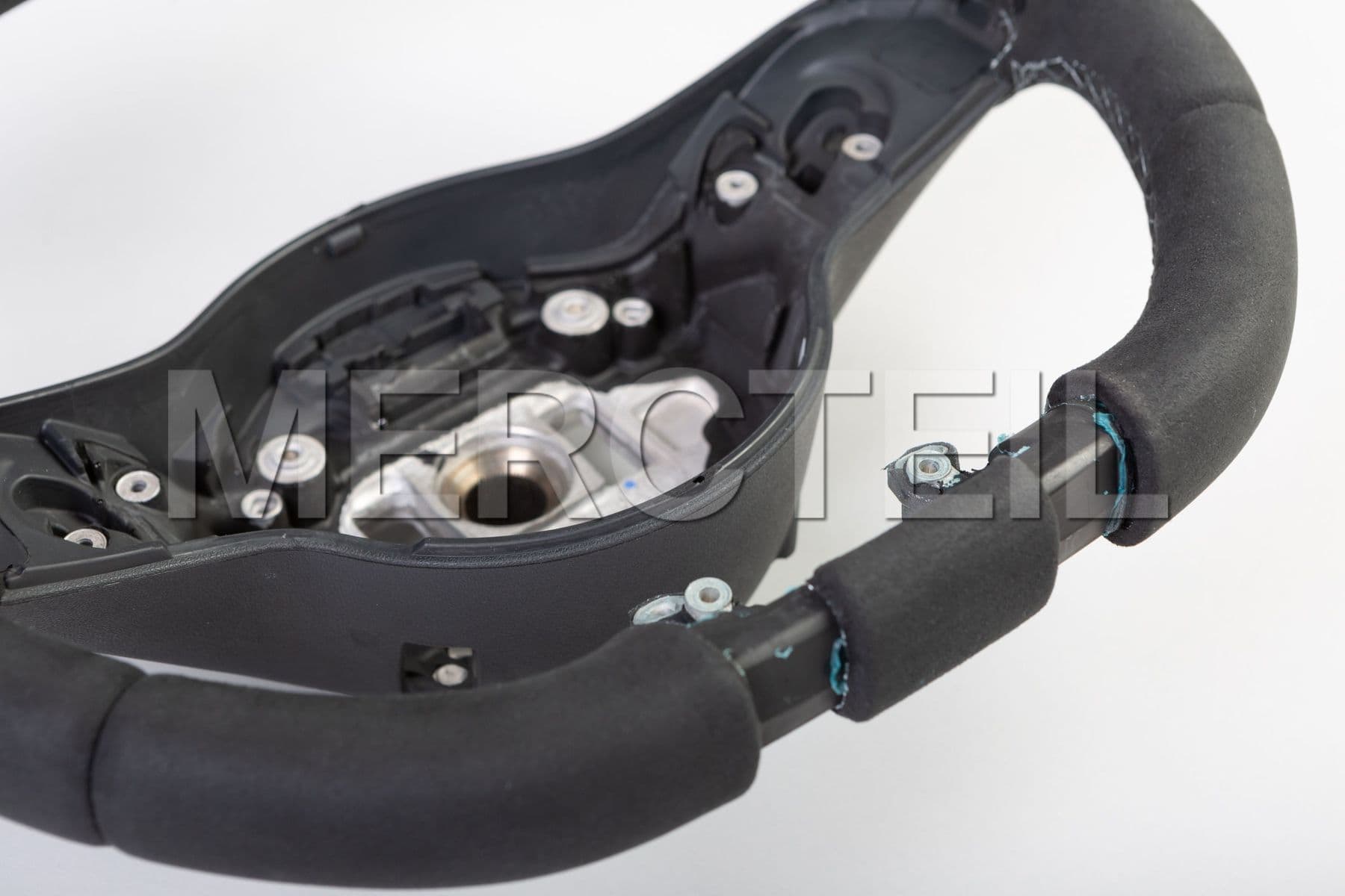 Buy the spare part Mercedes-Benz A00046098081B81 steering wheel 