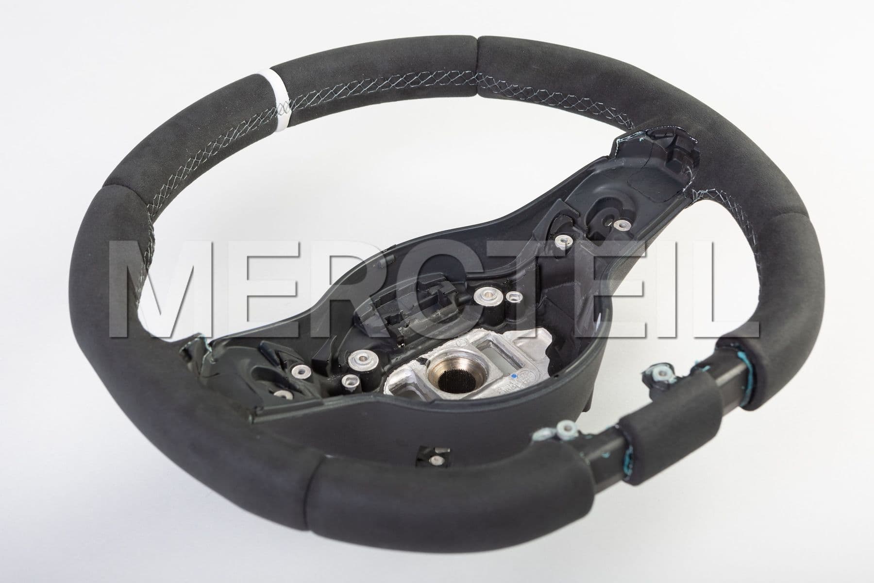 Buy the spare part Mercedes-Benz A00046098081B81 steering wheel
