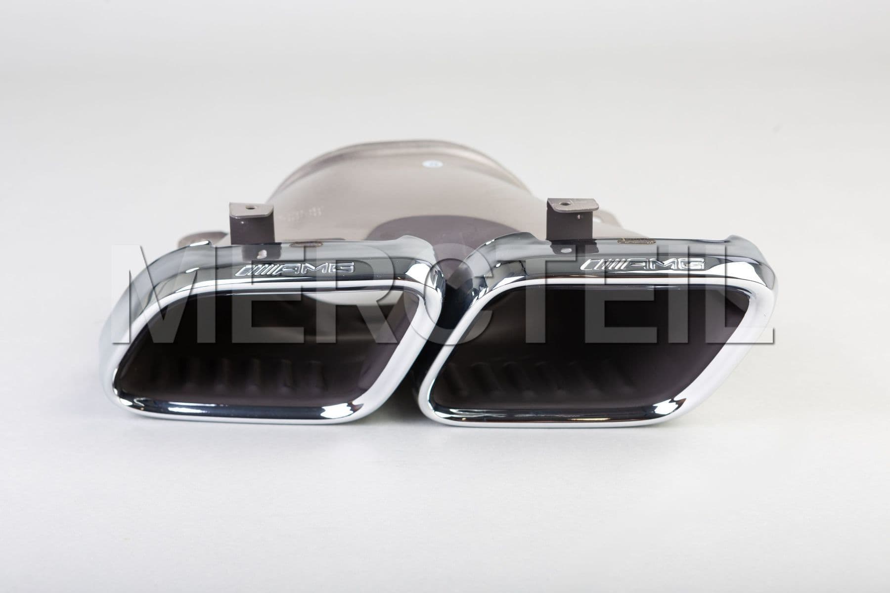 A0004901800 MERCEDES-BENZ ENDROHRBLENDE