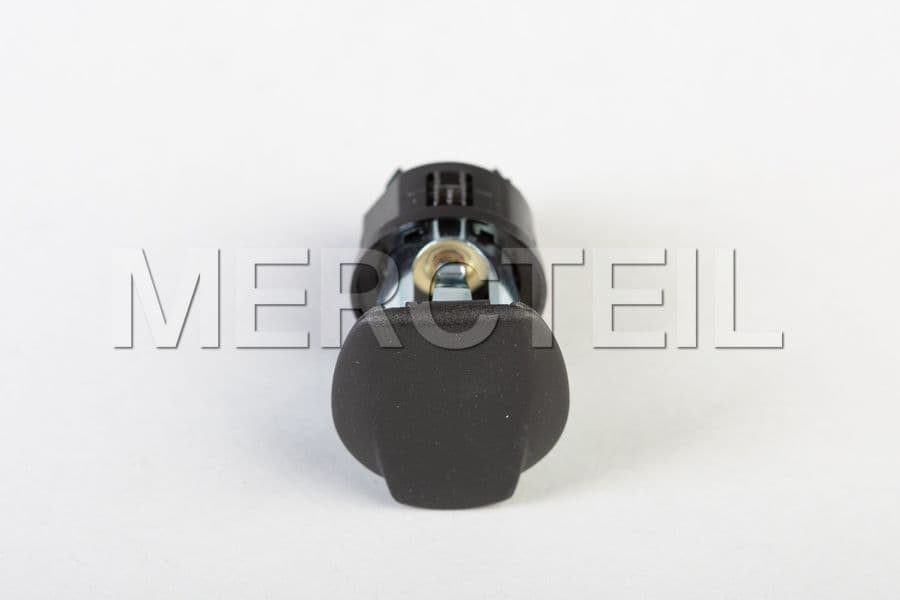 Buy the spare part MercedesBenz A0008204805 socket outlet