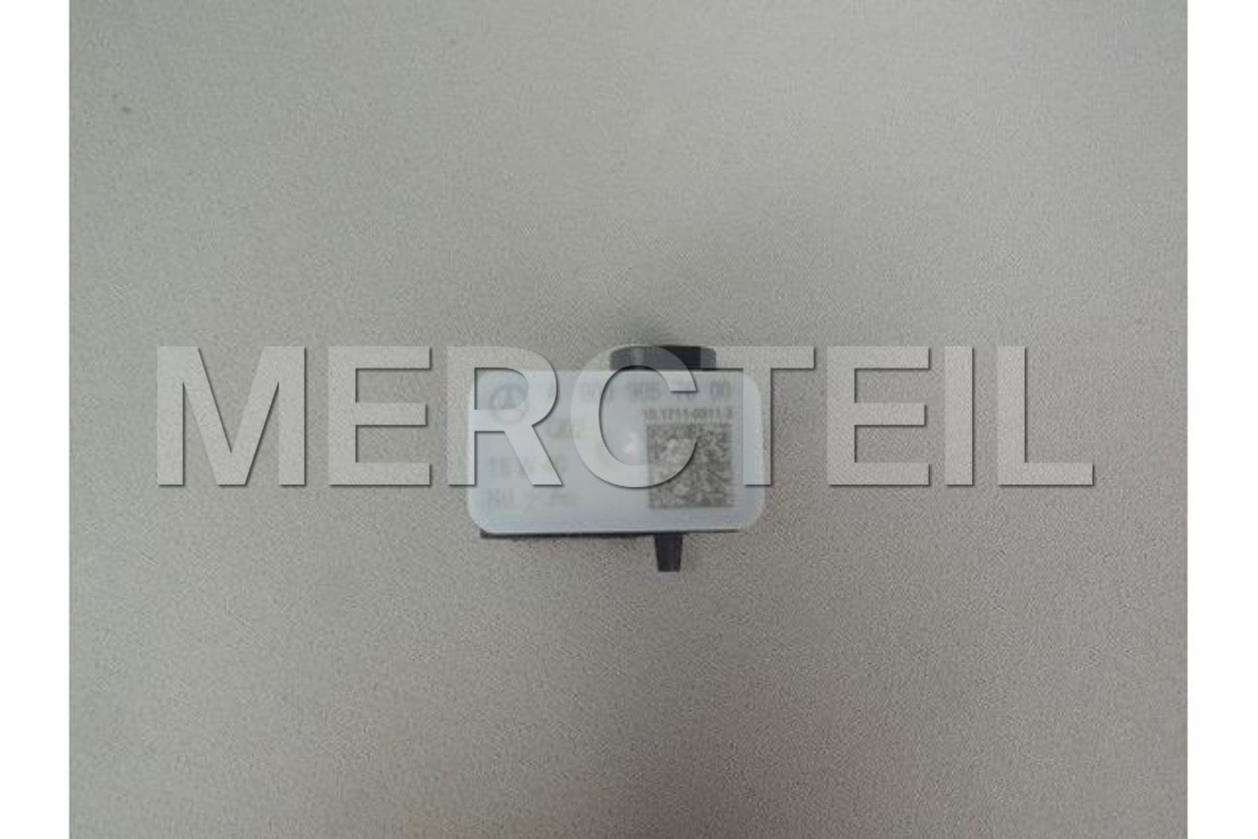 Buy the spare part MercedesBenz A0009057600 acceleration sensor
