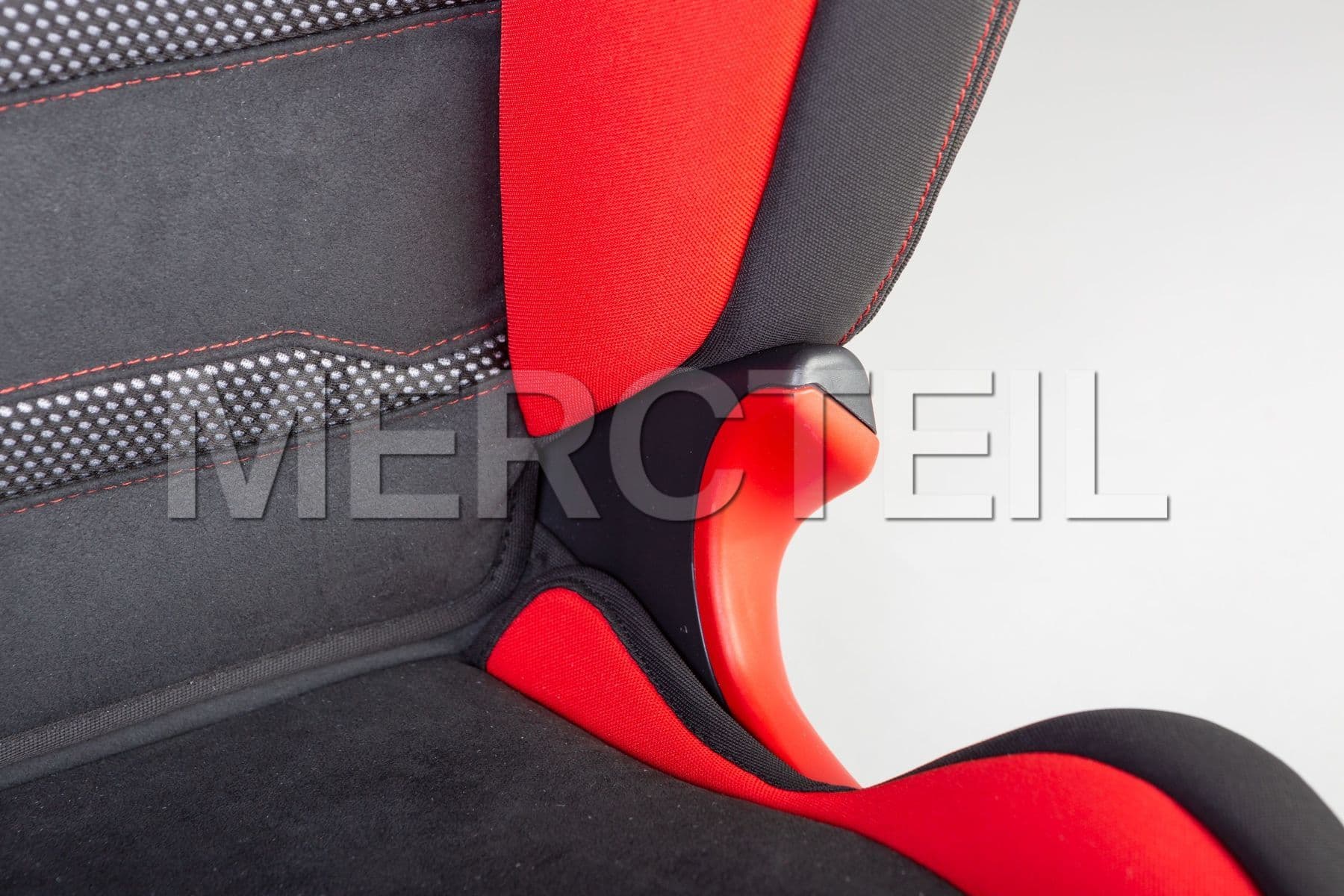 A0009703302 MERCEDES-BENZ CHILD SEAT