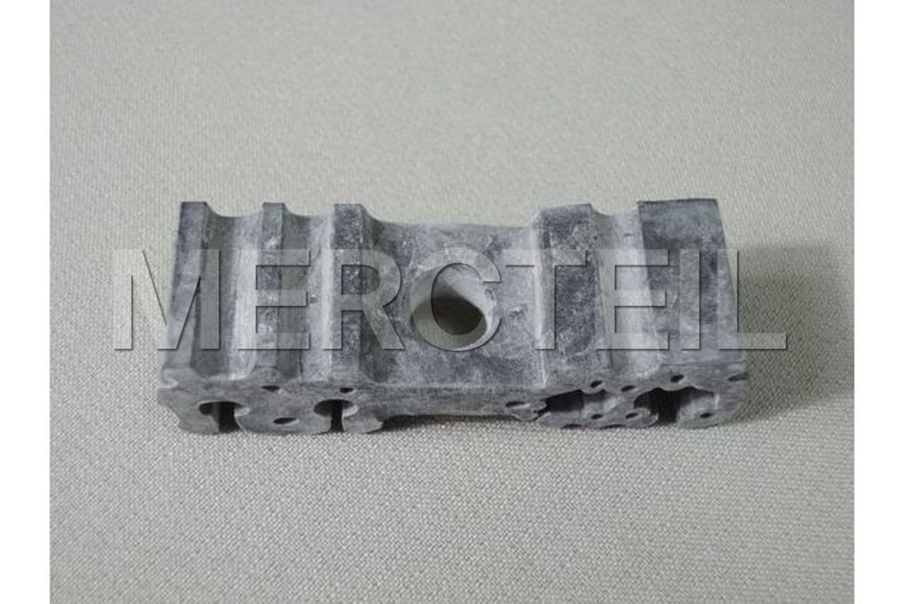 Buy the spare part Mercedes-Benz A0009954075 bracket
