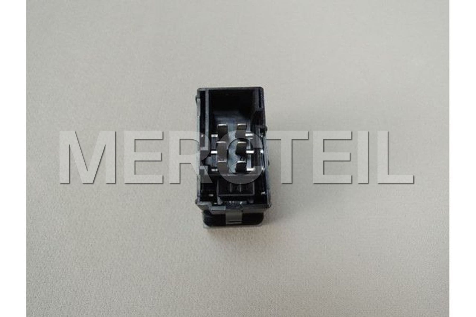 Buy the spare part Mercedes-Benz A0135456207 rocker switch 