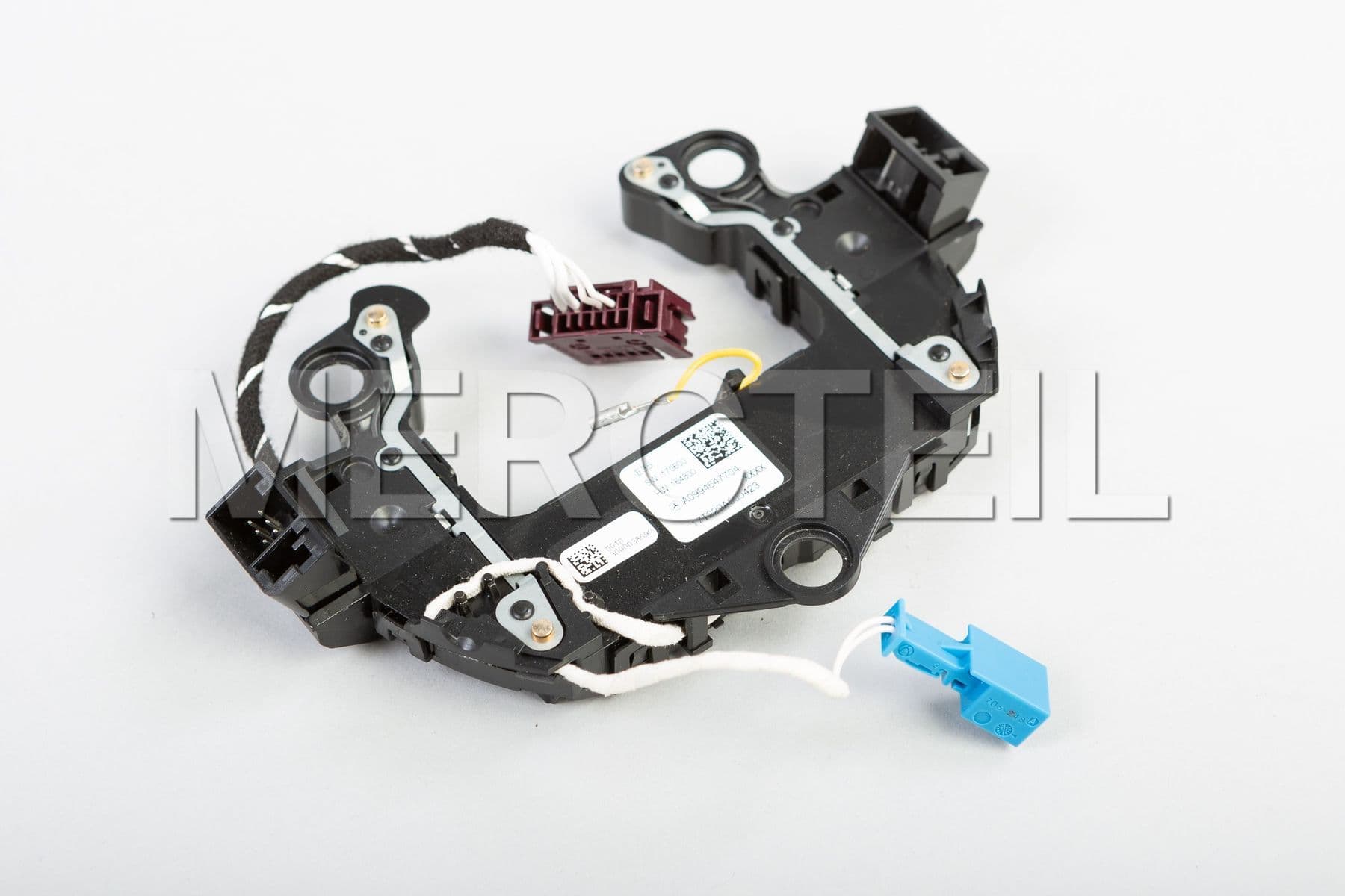 Buy the spare part Mercedes-Benz A0994647704 contact plate