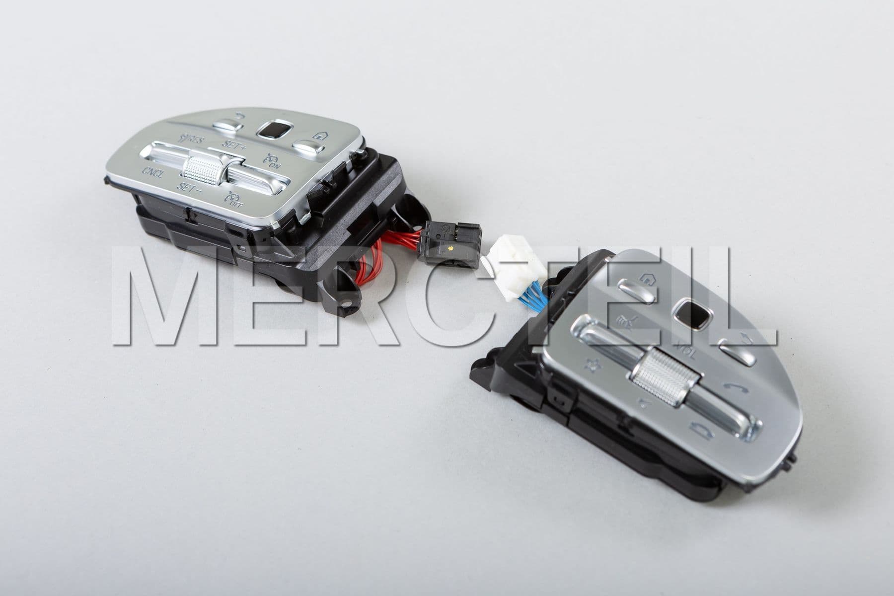 Buy the spare part Mercedes-Benz A09990509042A17 switch