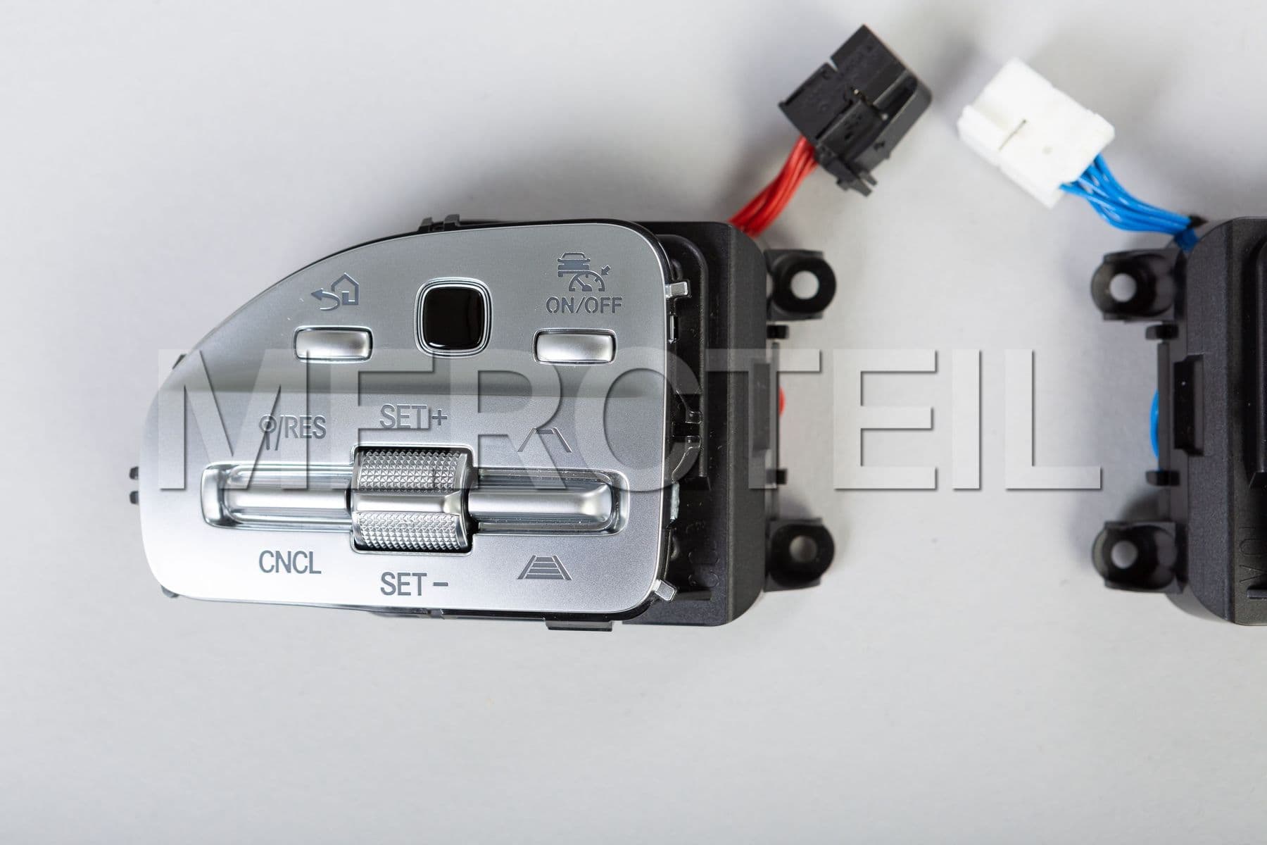Buy the spare part Mercedes-Benz A09990511042A17 switch panel with