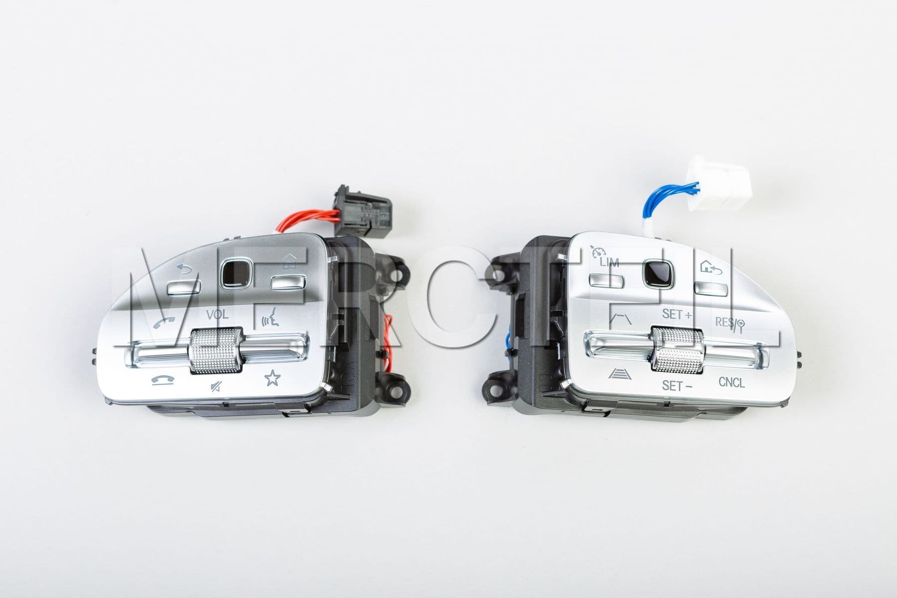 Buy the spare part Mercedes-Benz A09990515042A17 switch panel with