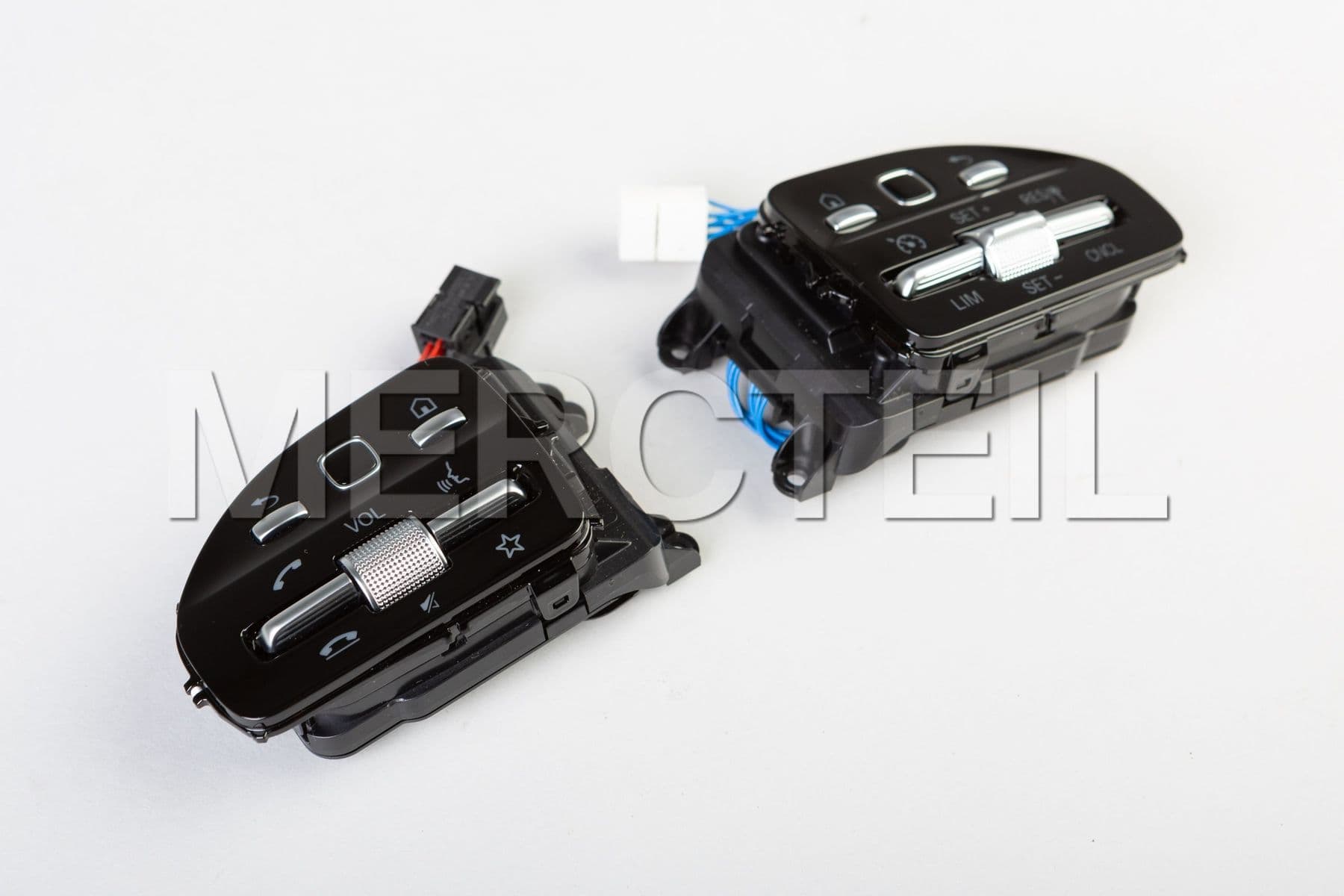 Buy the spare part Mercedes-Benz A09990542069J32 switch panel with 