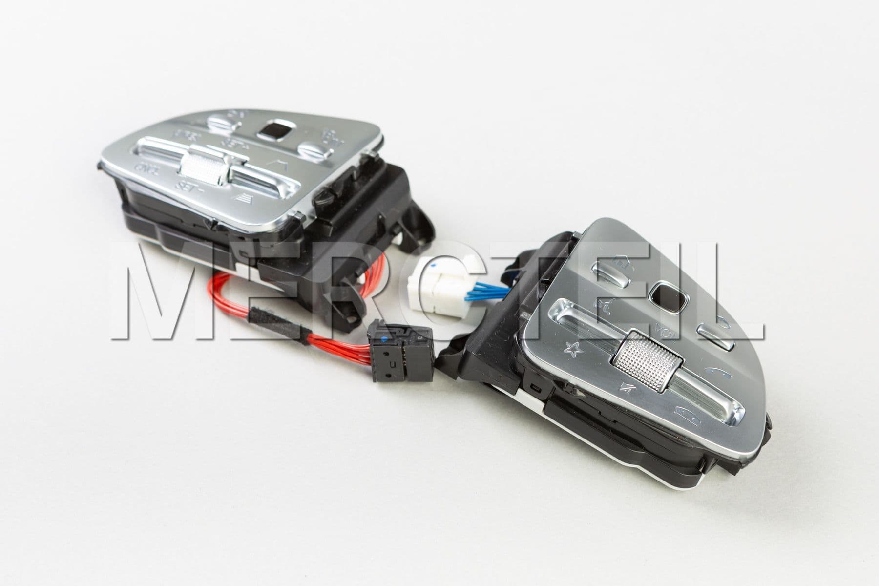 Buy the spare part Mercedes-Benz A09990511042A17 switch