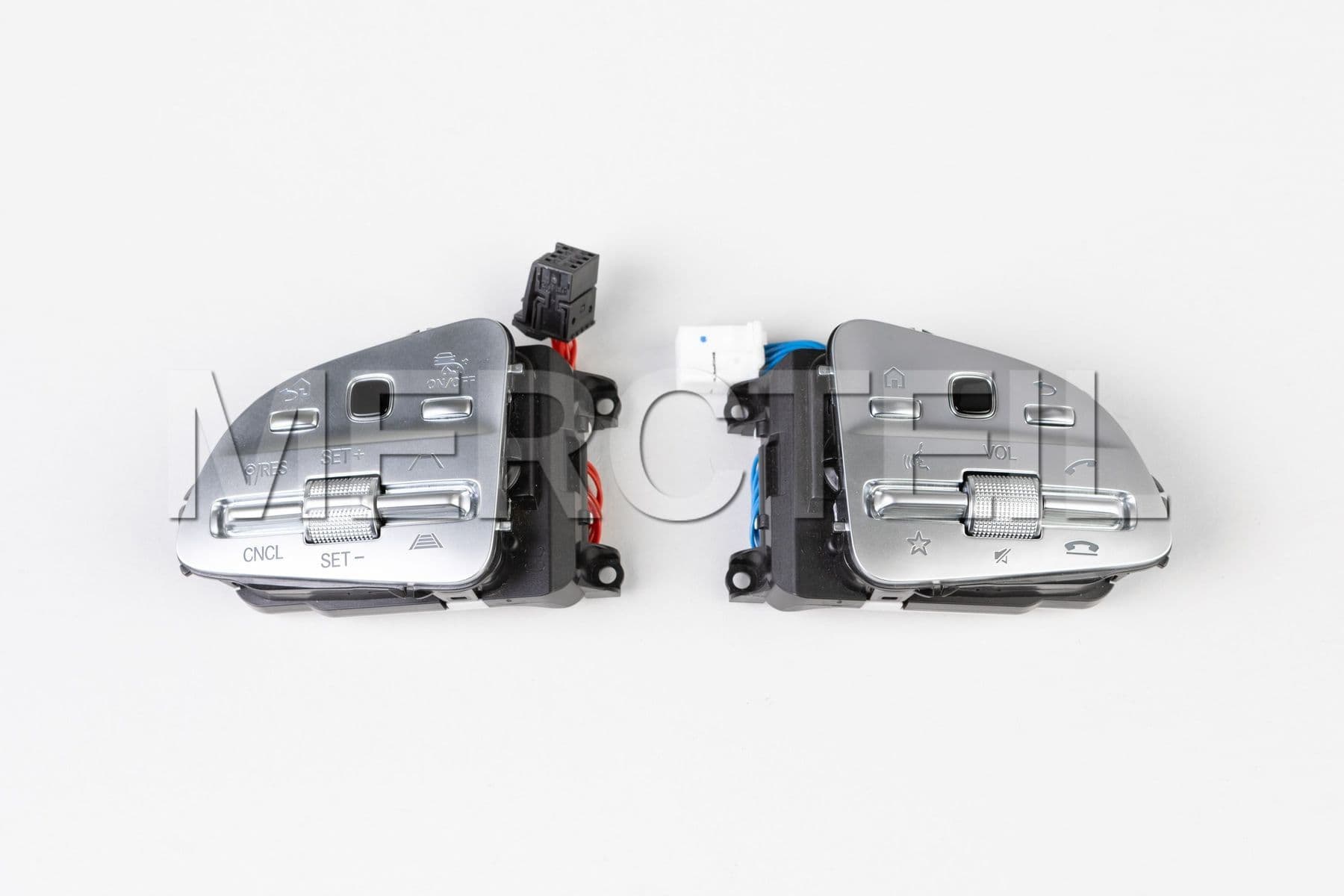 Buy the spare part Mercedes-Benz A09990549032A17 switch