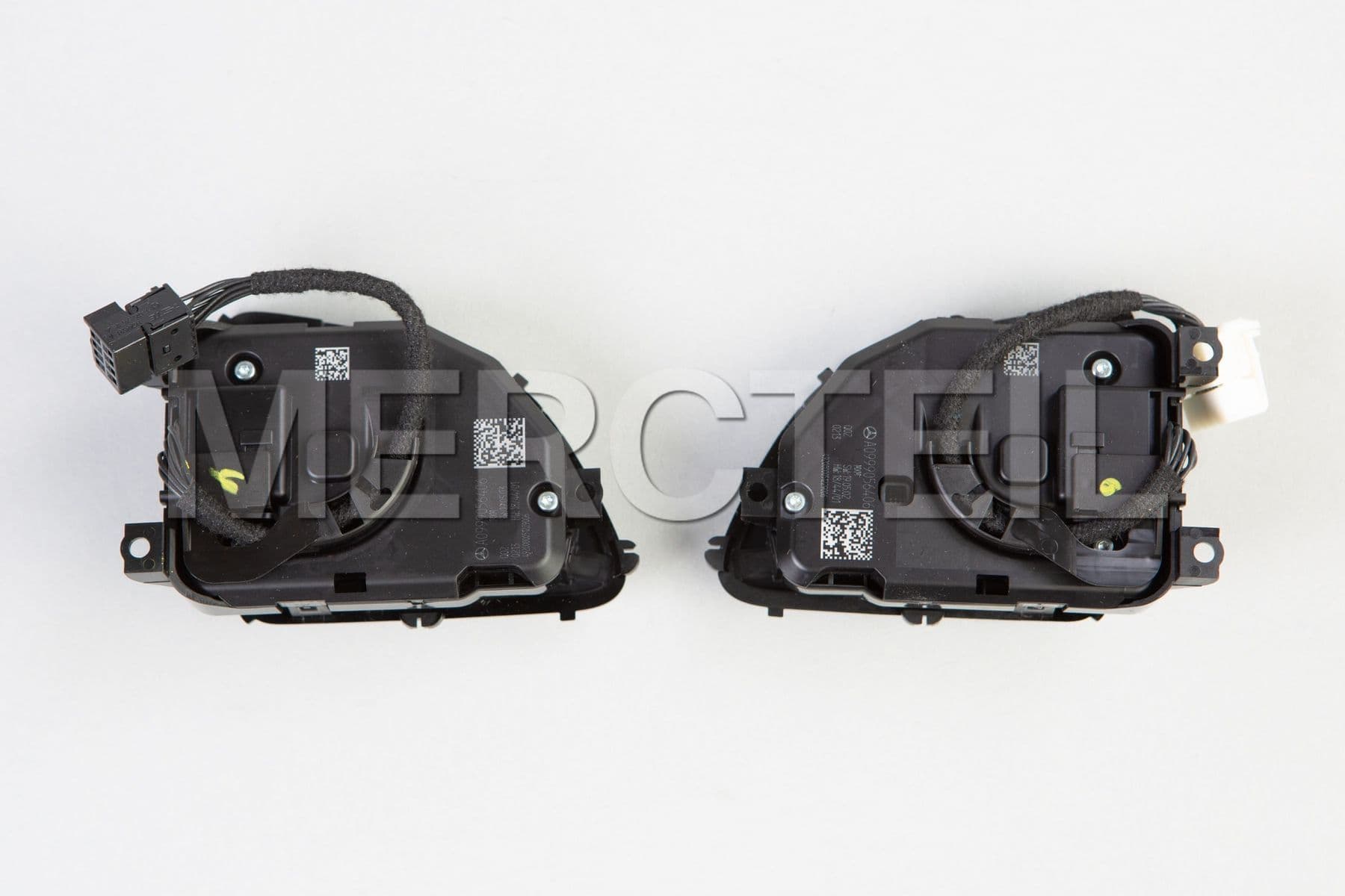 Buy the spare part Mercedes-Benz A09990564069J32 switch panel with 