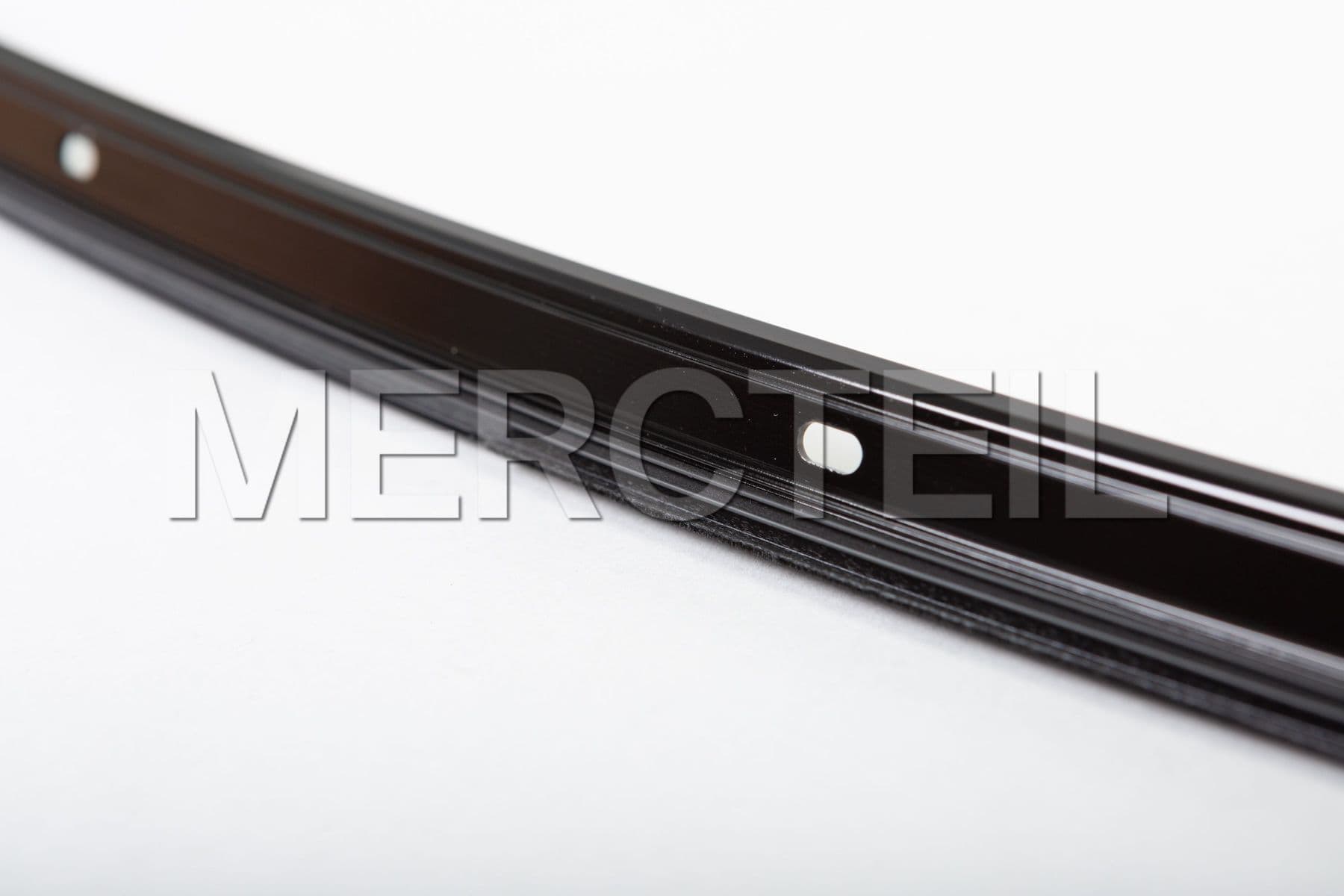 A1176730483 MERCEDES-BENZ TRIM STRIP