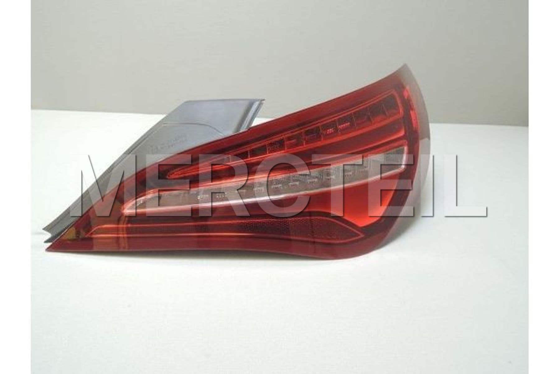 A1179064000 MERCEDES-BENZ REAR LAMP COMBINATION