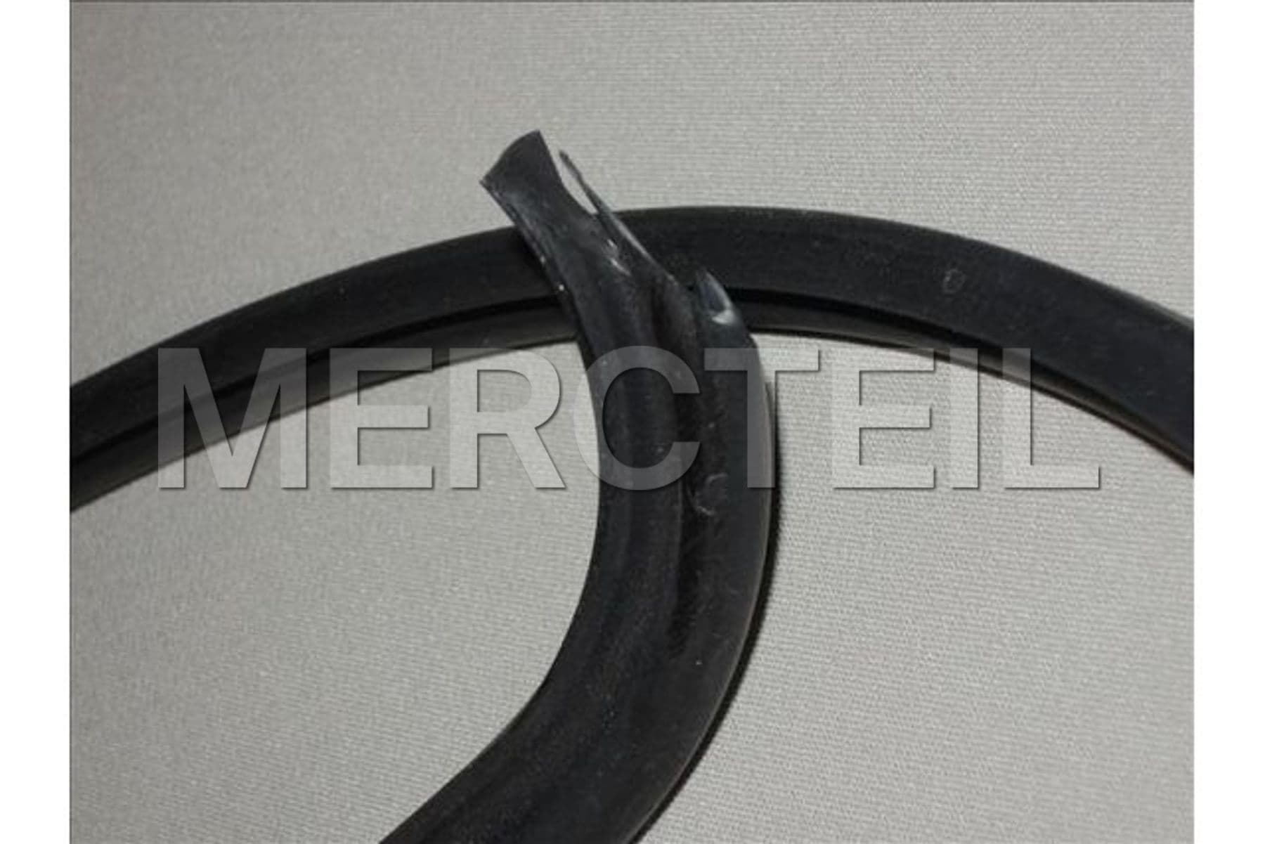 Buy the spare part Mercedes-Benz A1237820398 sealsliding roofvlrub