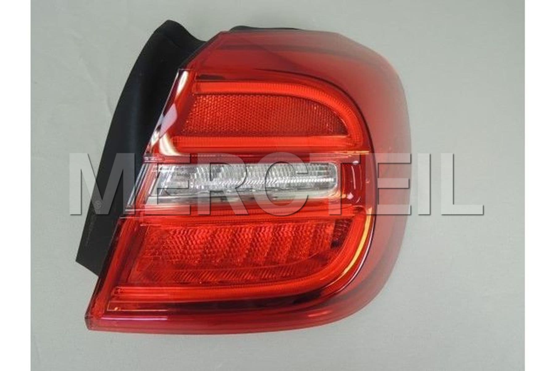 A1569062058 MERCEDES-BENZ REAR LAMP