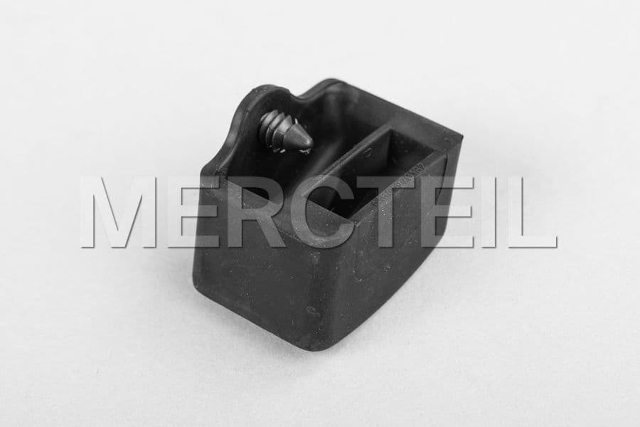 a-1644270182-mercedes-benz- 