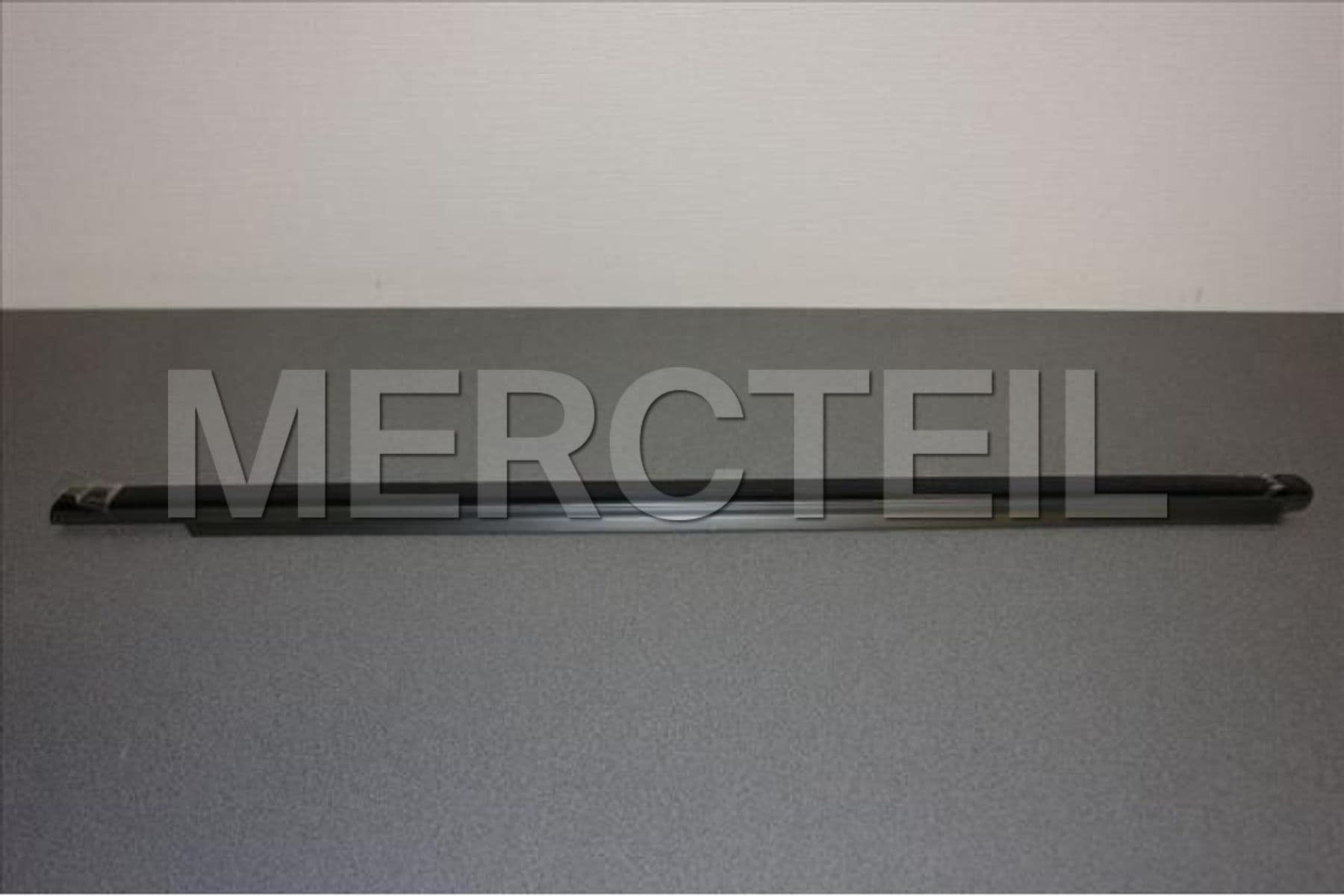 A1646904780 MERCEDES-BENZ TRIM STRIP