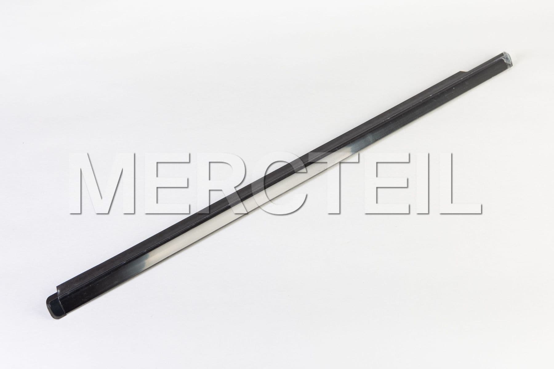 A1646907580 MERCEDES-BENZ TRIM STRIP