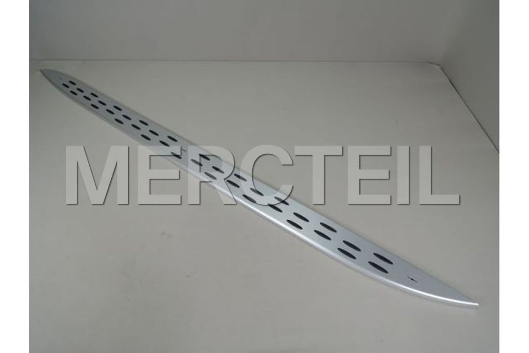 A1666900375 MERCEDES-BENZ STEP INSERT