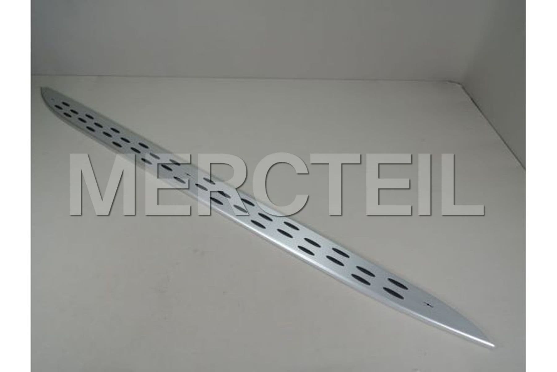 A1666900475 MERCEDES-BENZ STEP INSERT