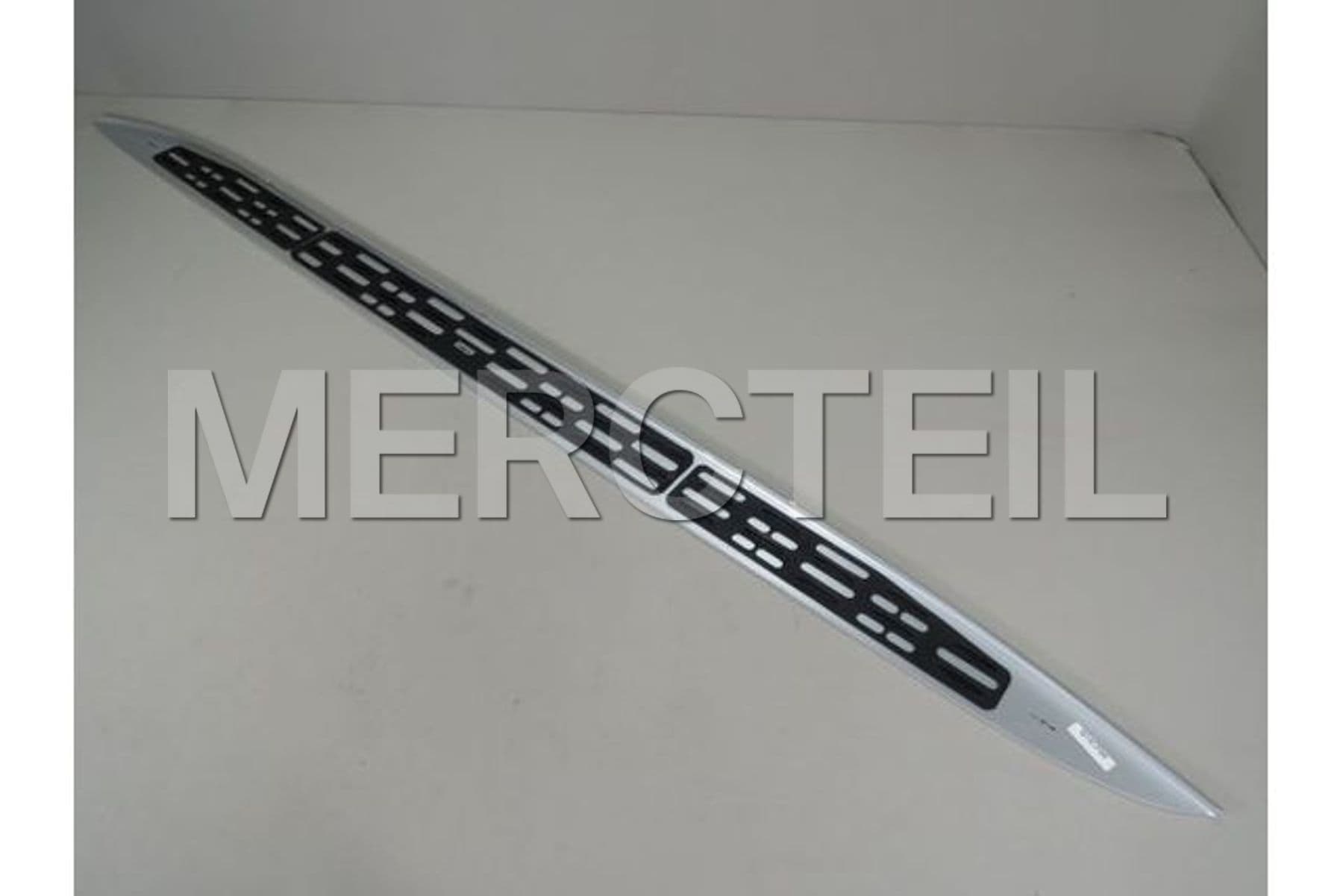 A1666900475 MERCEDES-BENZ STEP INSERT