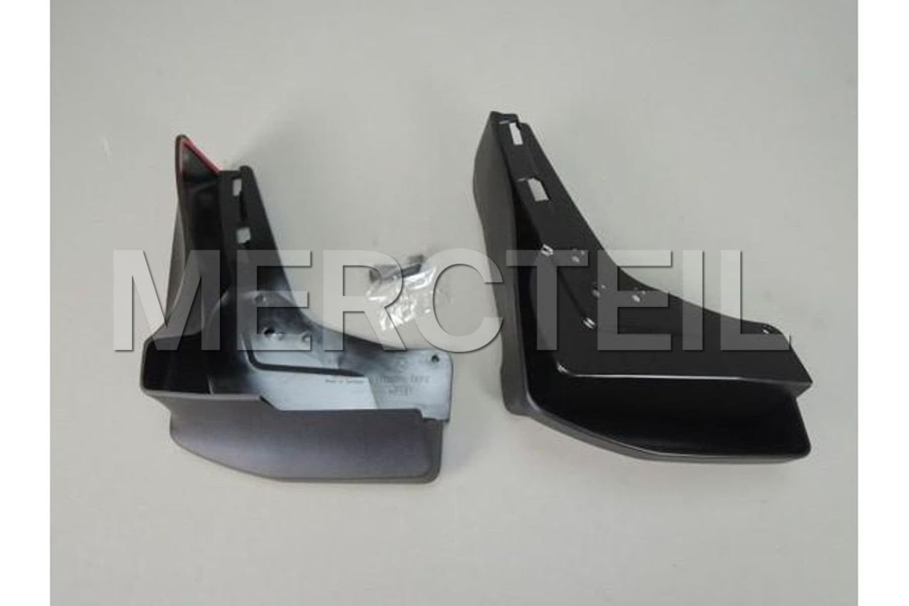 A1668900578 MERCEDES-BENZ MUD FLAP