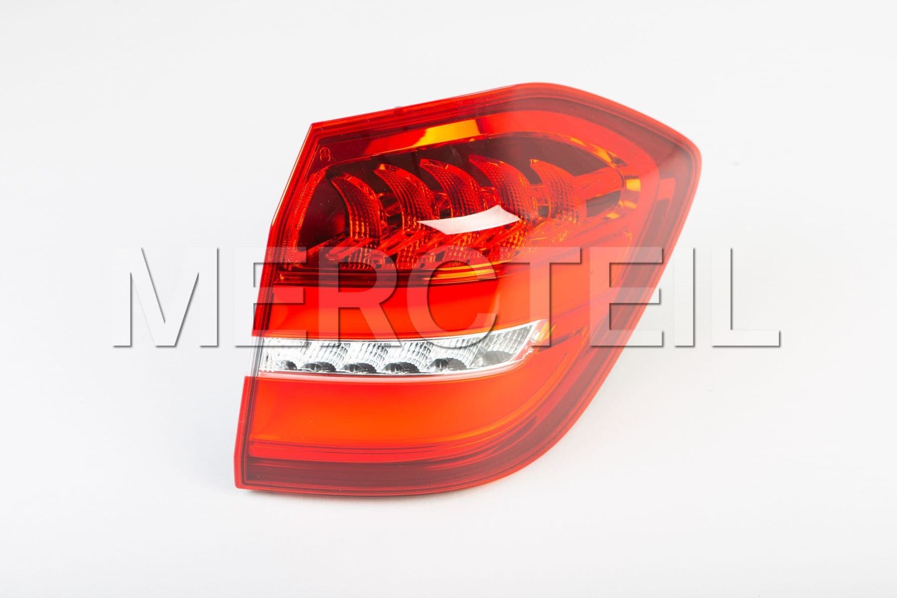 A1669060402 MERCEDES-BENZ REAR LAMP COMBINATION