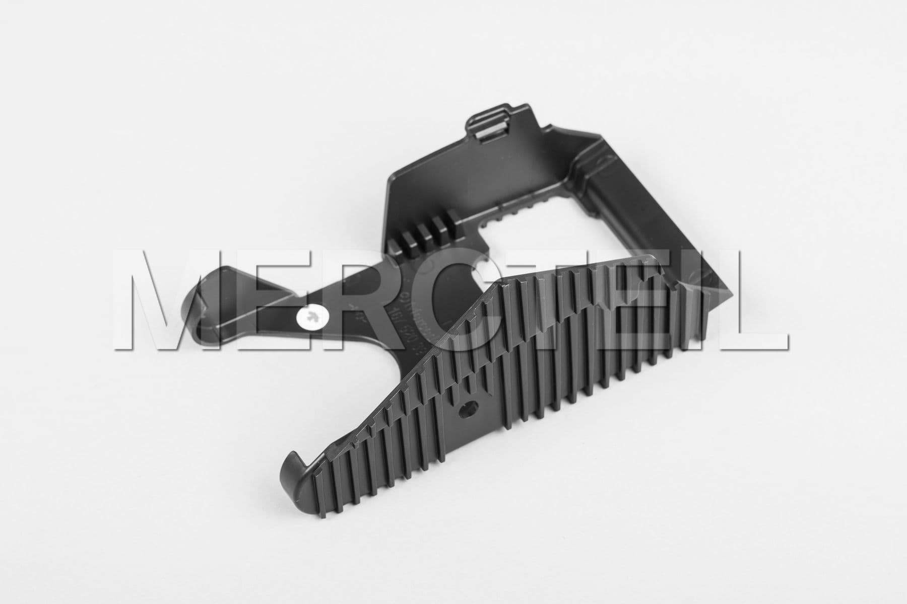 Buy the spare part Mercedes-Benz A1675203900 trim step