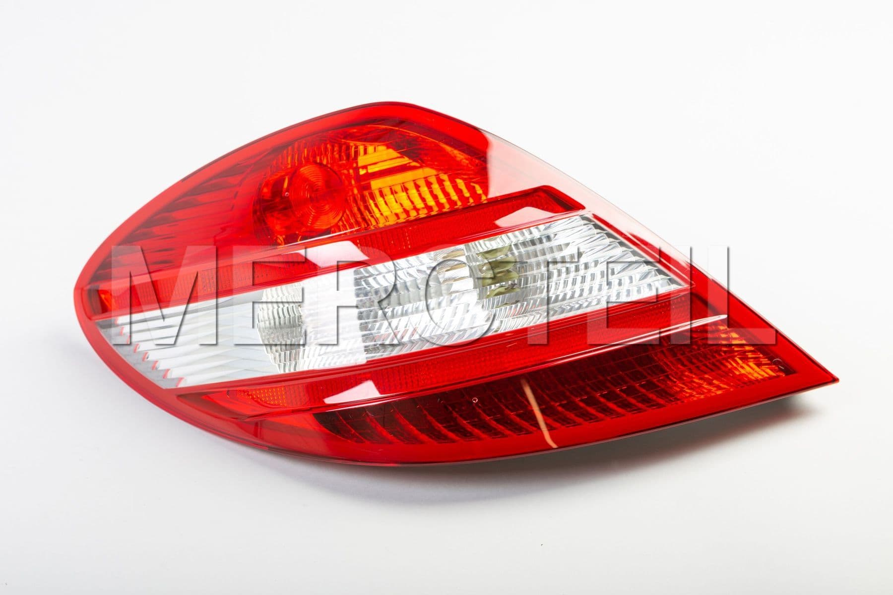 Buy the spare part Mercedes-Benz A1718200364 tail lamp