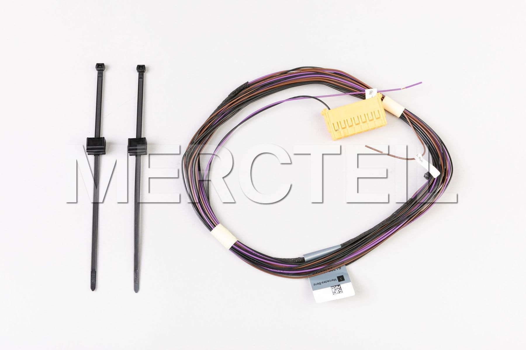 Buy the spare part Mercedes-Benz A1725404808 electrical wiring harness