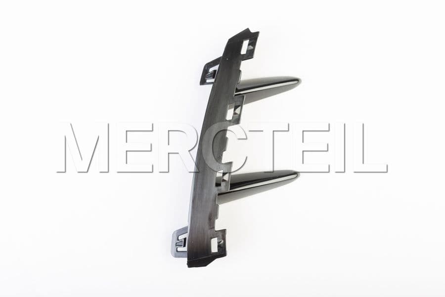 Buy the spare part Mercedes-Benz A1778830400 bracket