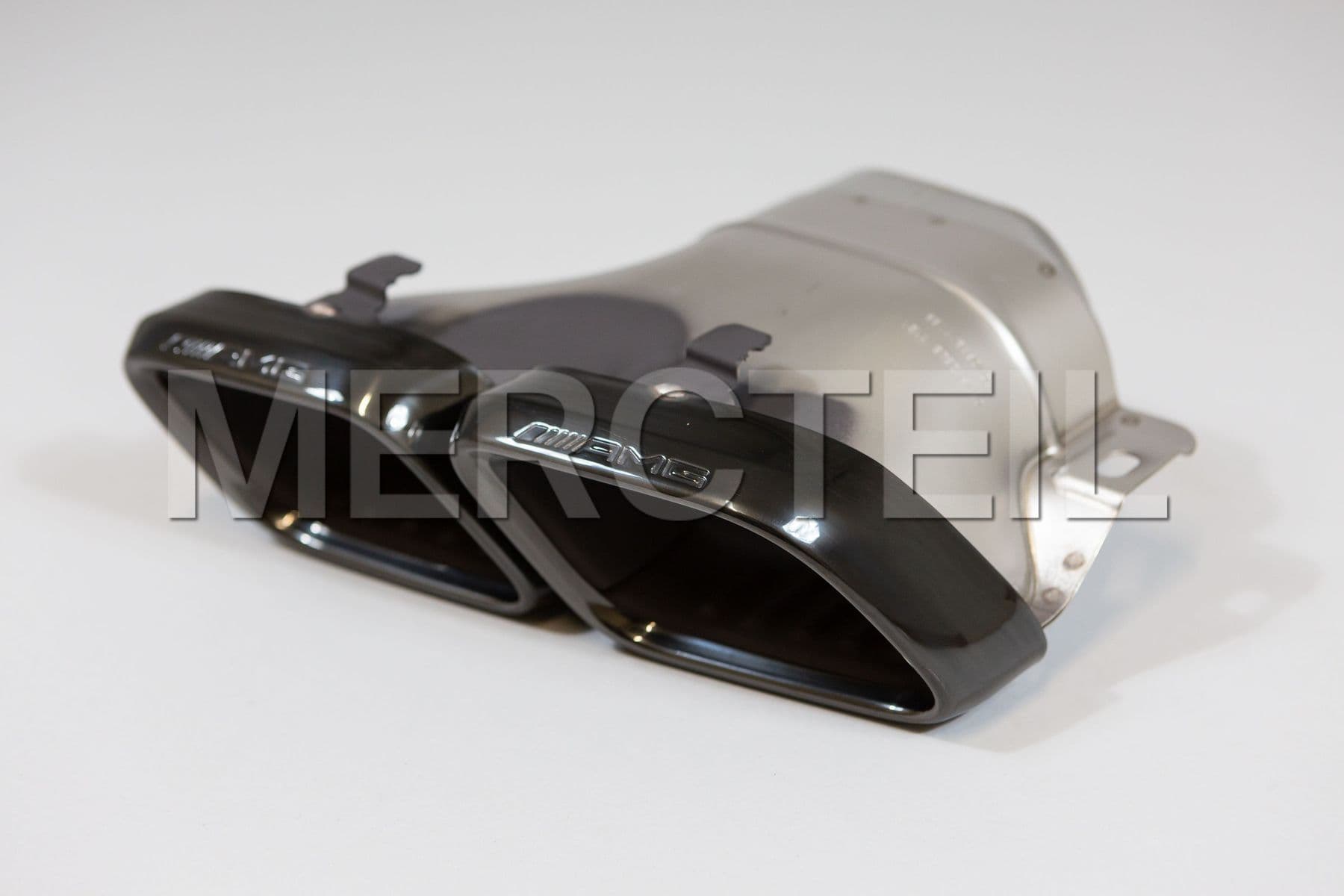 Buy the spare part Mercedes-Benz A1904905200 tail pipe trim