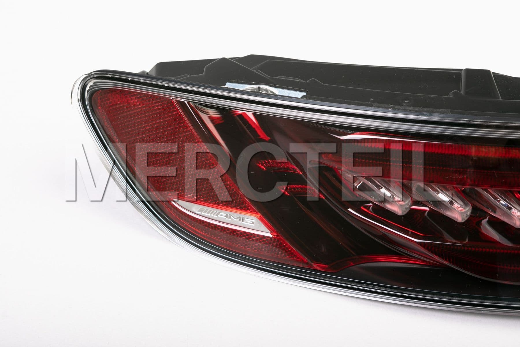 A1909061701 MERCEDES-BENZ REAR LAMP COMBINATION