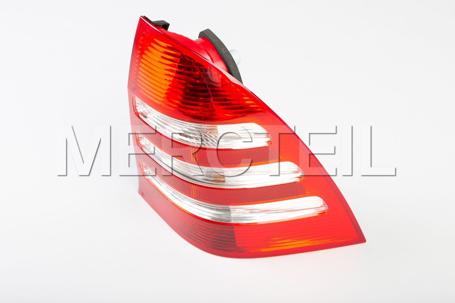 Buy the spare part Mercedes-Benz A2038202464 tail lamp