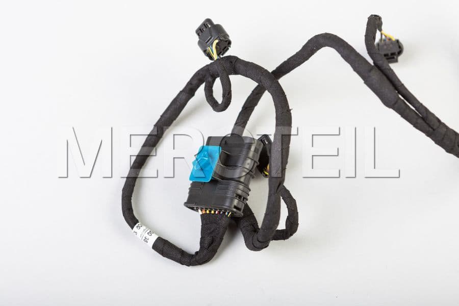 Buy the spare part MercedesBenz A2044400035 electrical wiring harness