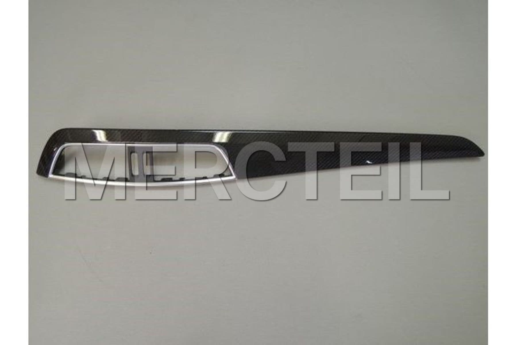 Buy the spare part Mercedes-Benz A2046808671 moulding 