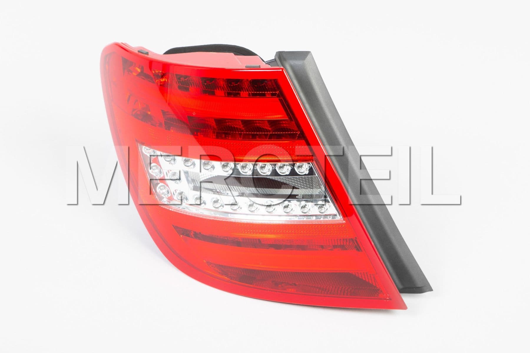 Buy the spare part Mercedes-Benz A204820466464 rear lamp combination 