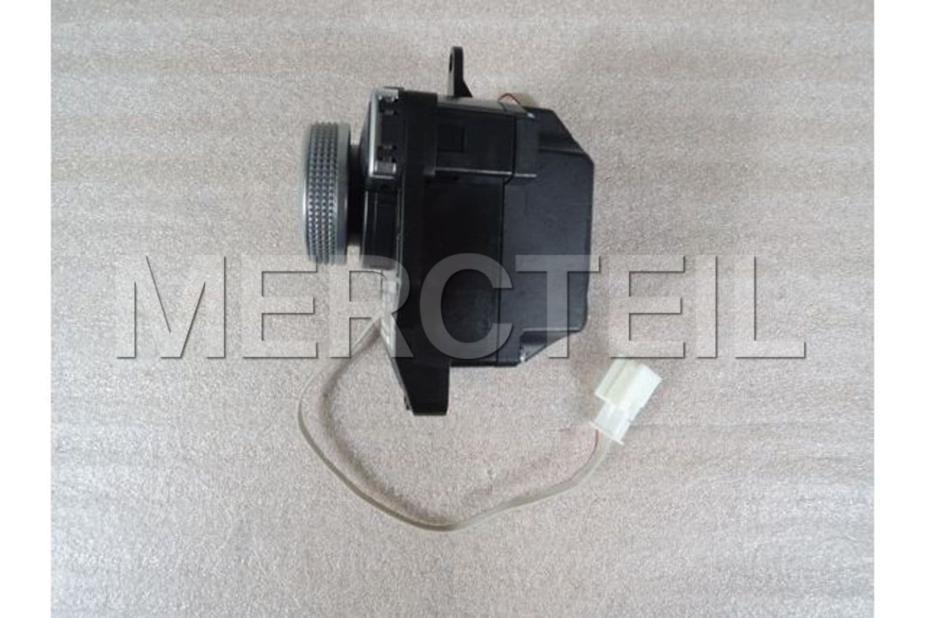 A2048700779 MERCEDES-BENZ PUSH-BUTTON SWITCH