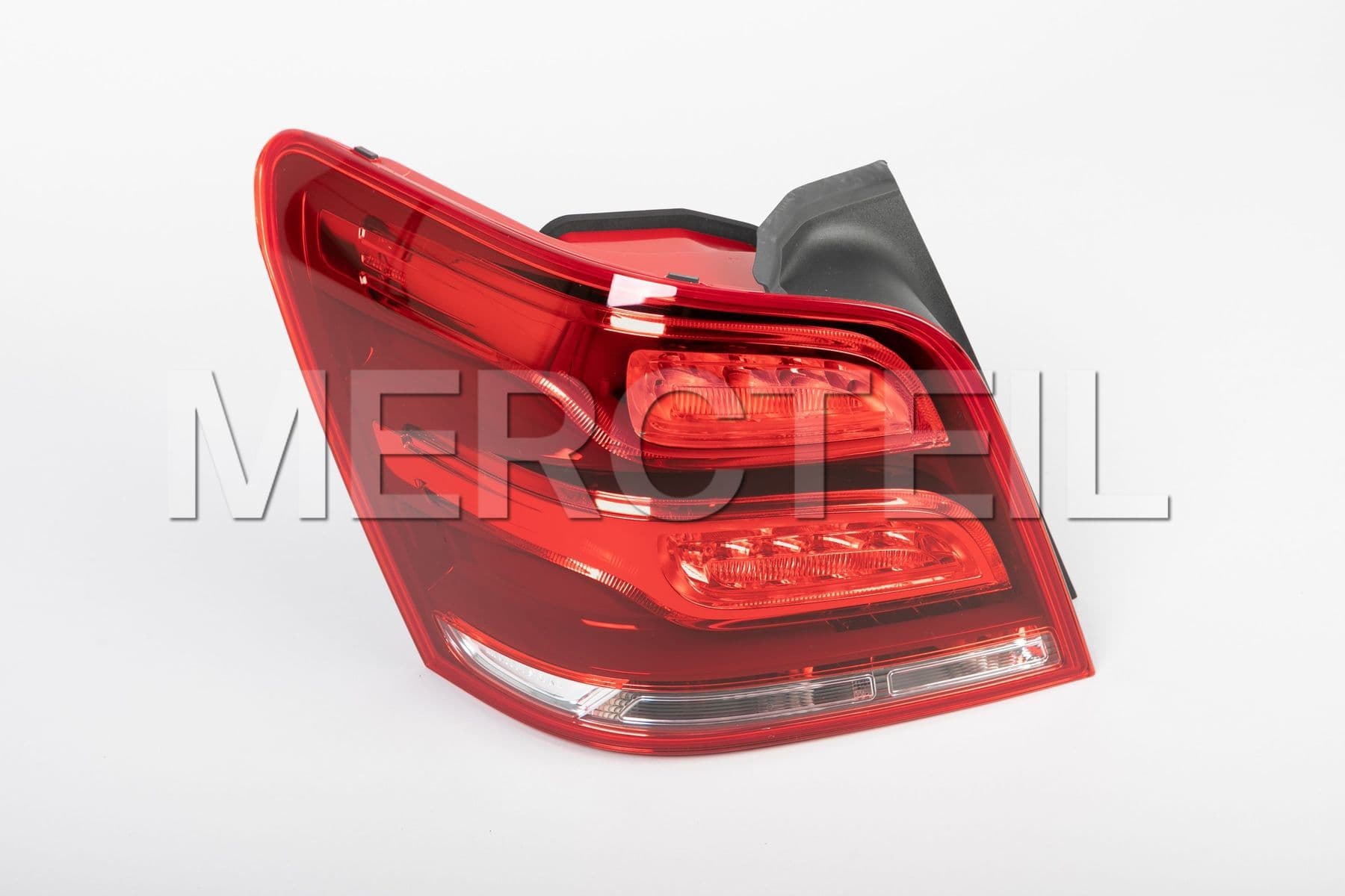 A2049065803 MERCEDES-BENZ REAR LAMP COMBINATION