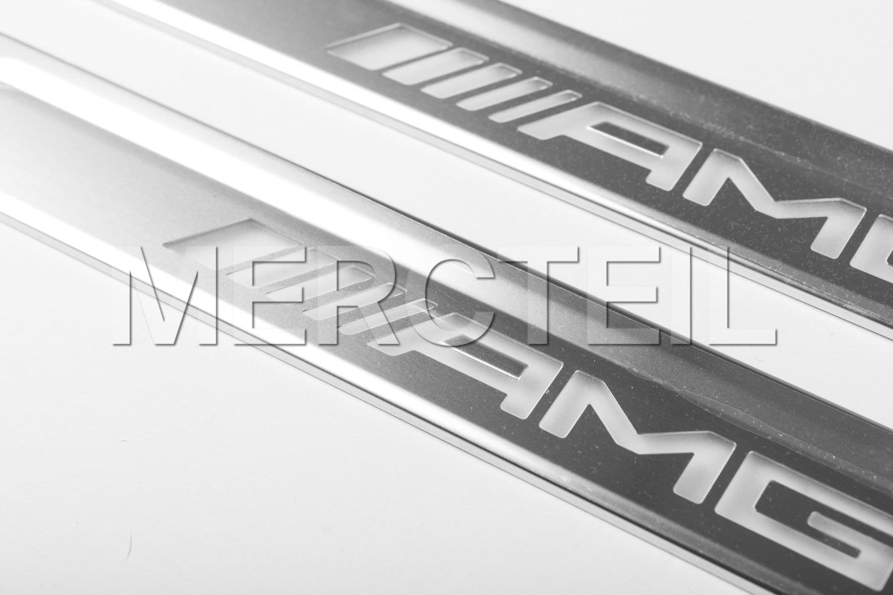 Buy the spare part Mercedes-Benz A2066805305 cover rail