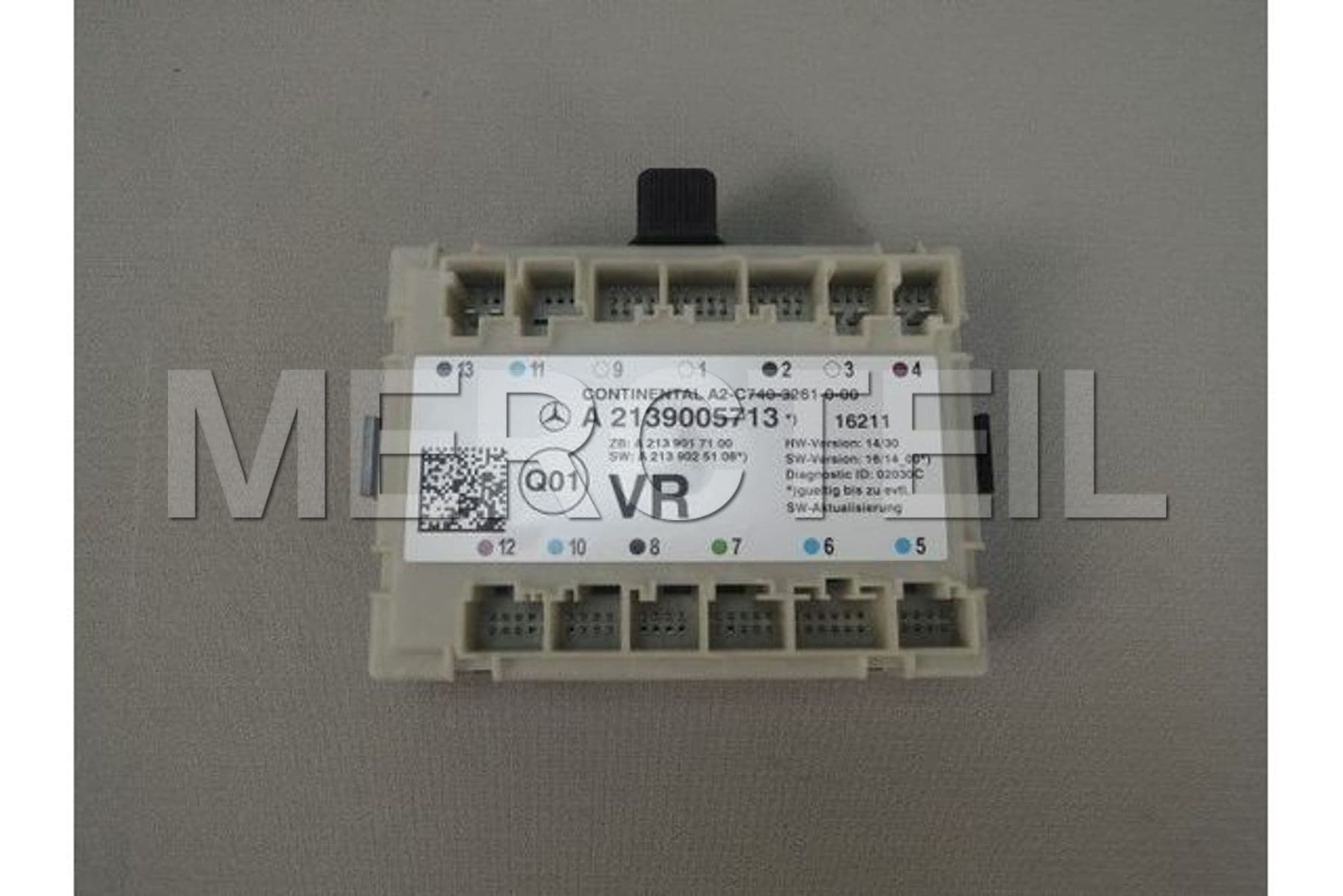 Buy the spare part MercedesBenz A2139005713 control unit