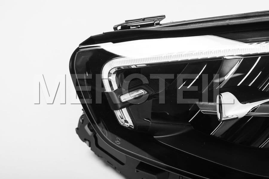 Buy the spare part Mercedes-Benz A2139066308 lamp unit