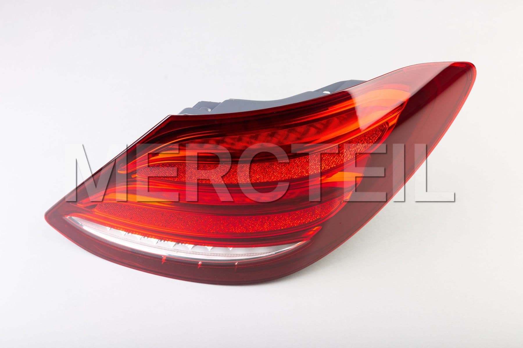 A2139067800 MERCEDES-BENZ REAR LAMP COMBINATION