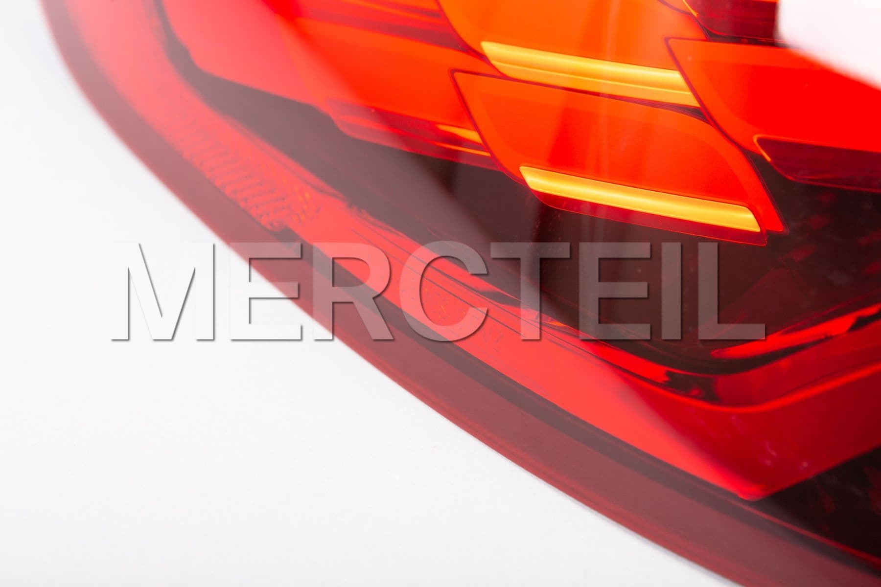Buy the spare part Mercedes-Benz A217906810064 rear lamp combination